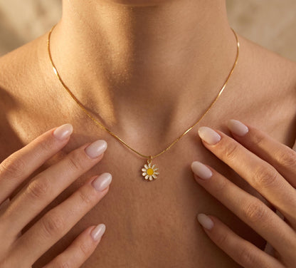 Daisy Necklace Gold • Enamel Daisy Pendant • Flower Necklace Women • Dainty Daisy Charm Necklace • Mothers Day Gift • Cute Necklace for Her